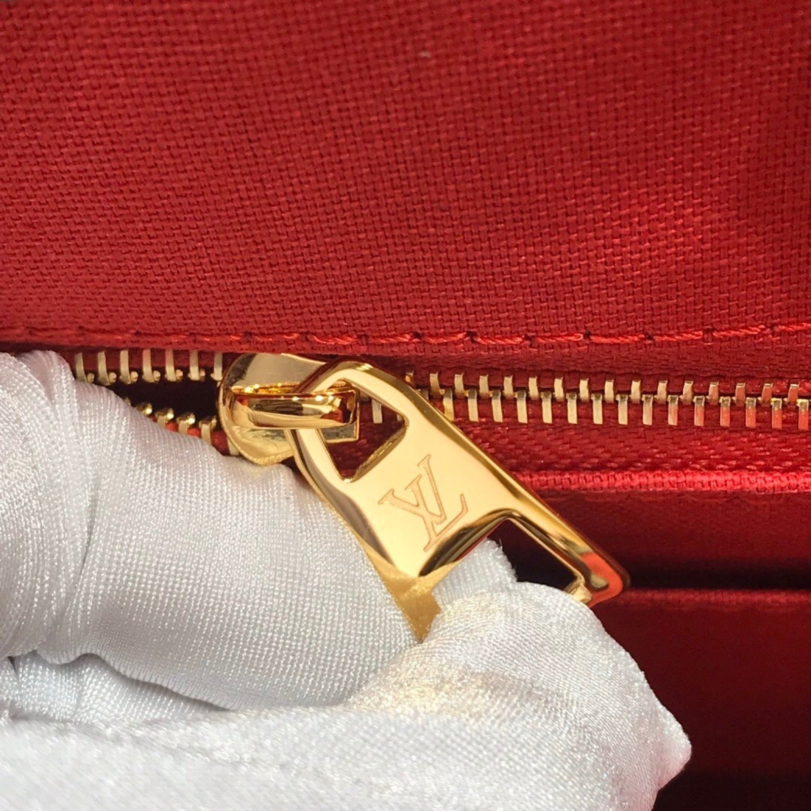 LV ONTHEGO BAG M44576