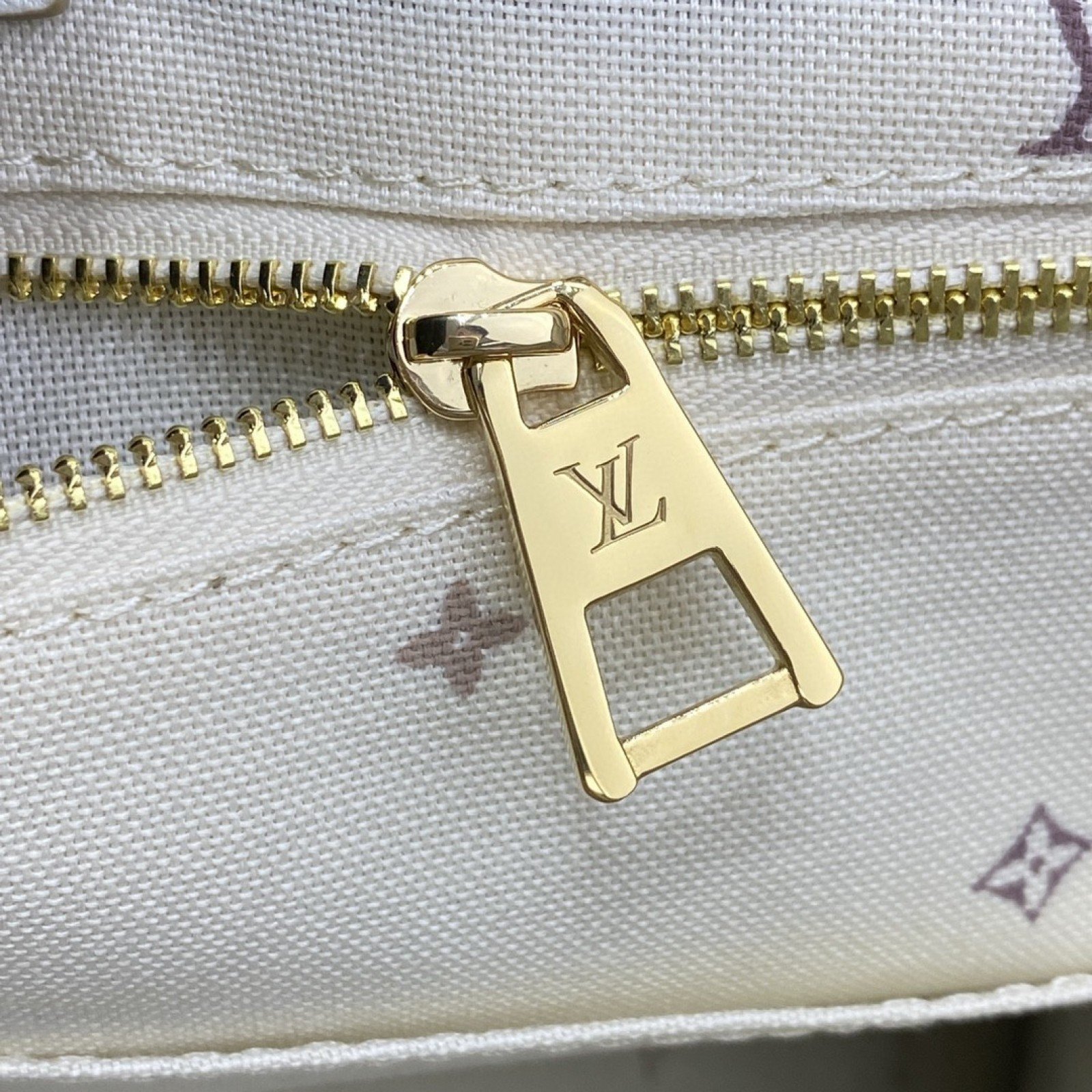 LV ONTHEGO GM M46076