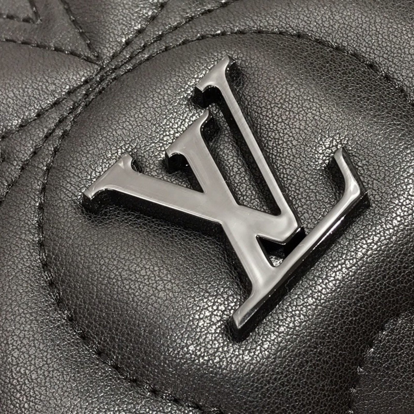 LV ONTHEGO M60725YH