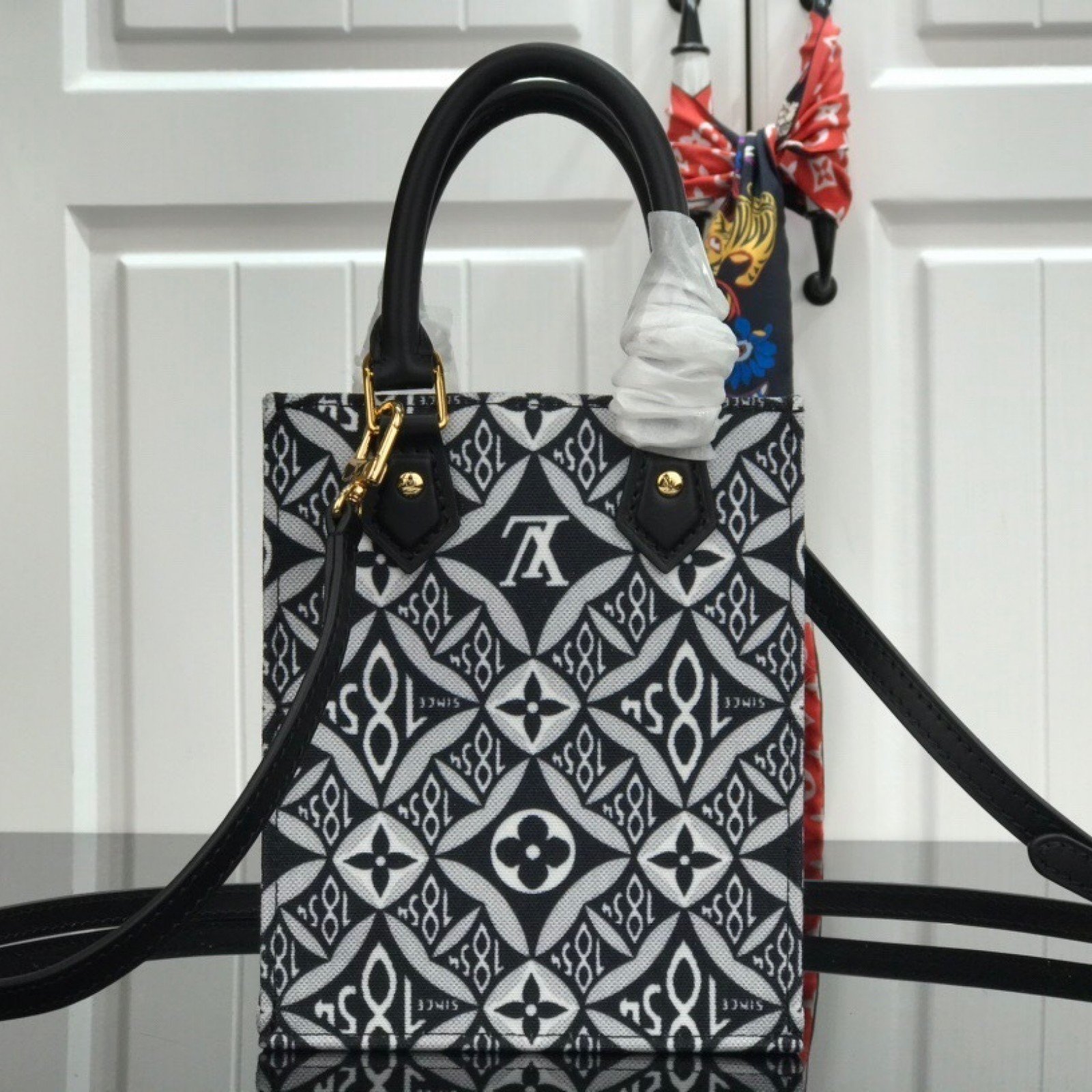 LV ONTHEGO MINI M69846