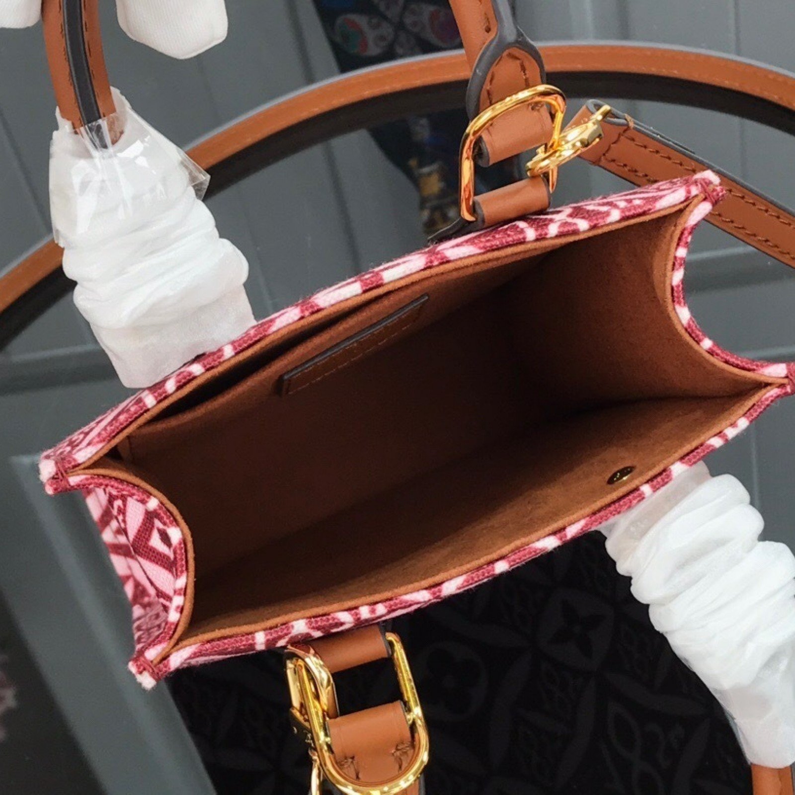 LV ONTHEGO MINI M69846