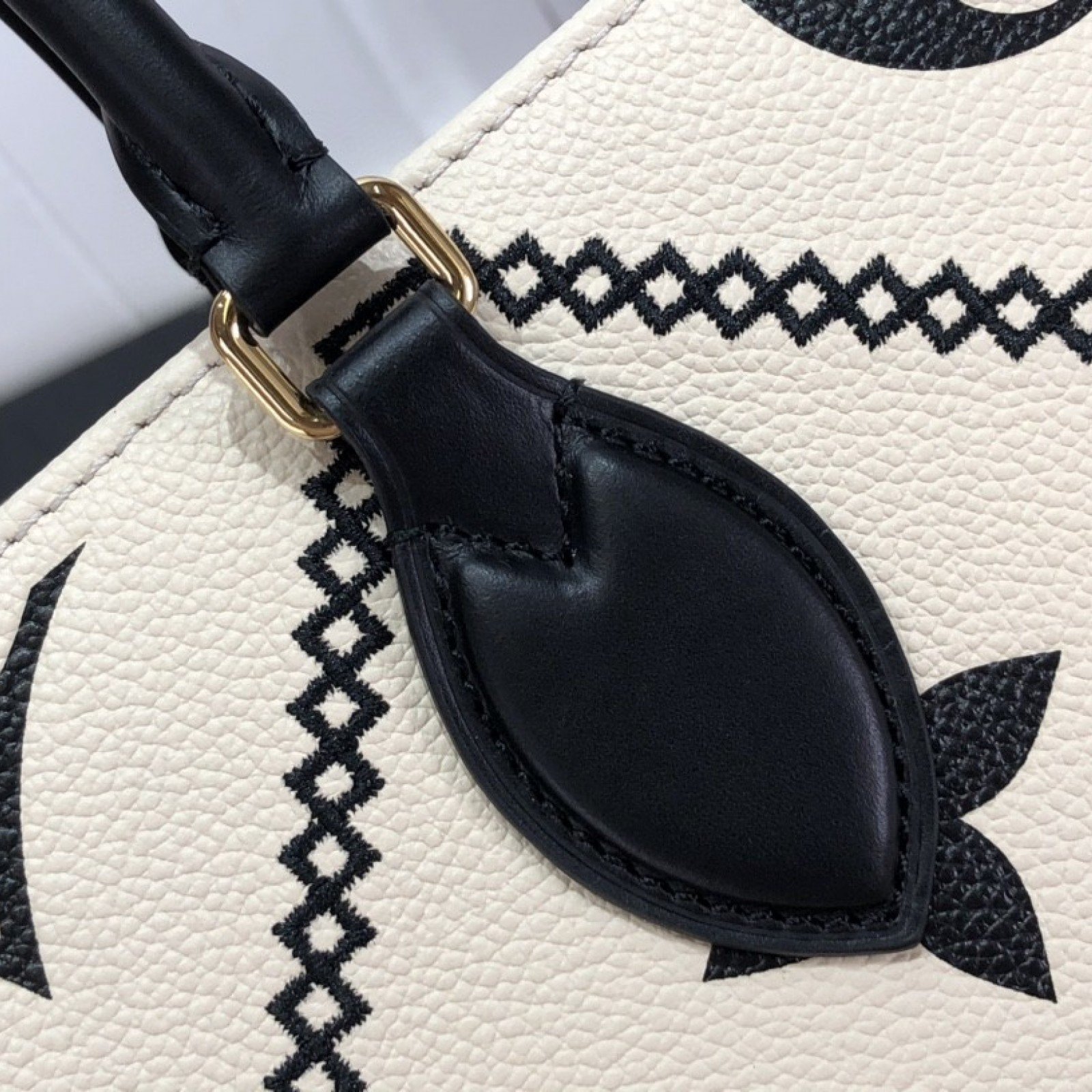 LV ONTHEGO MM M46016