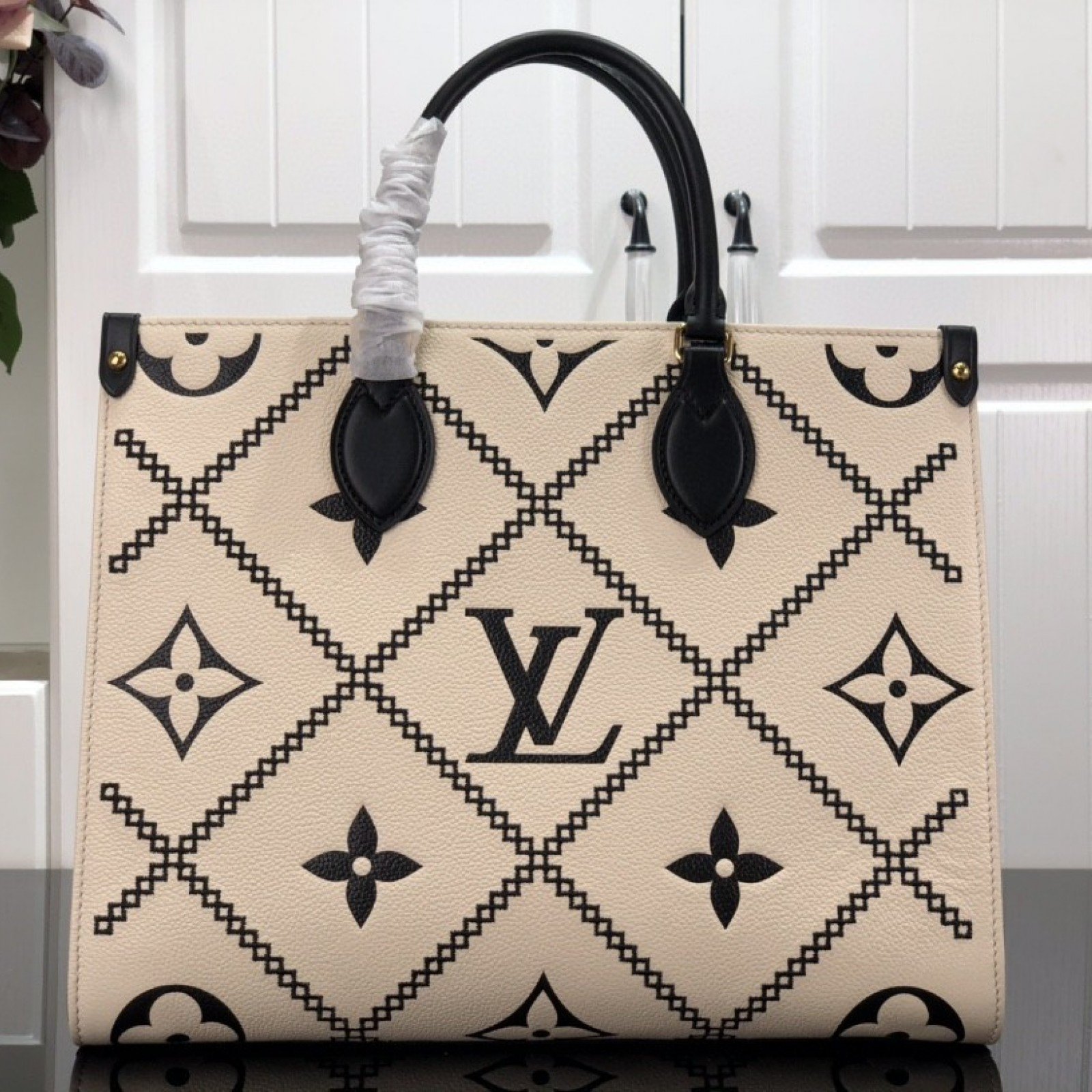 LV ONTHEGO MM M46016