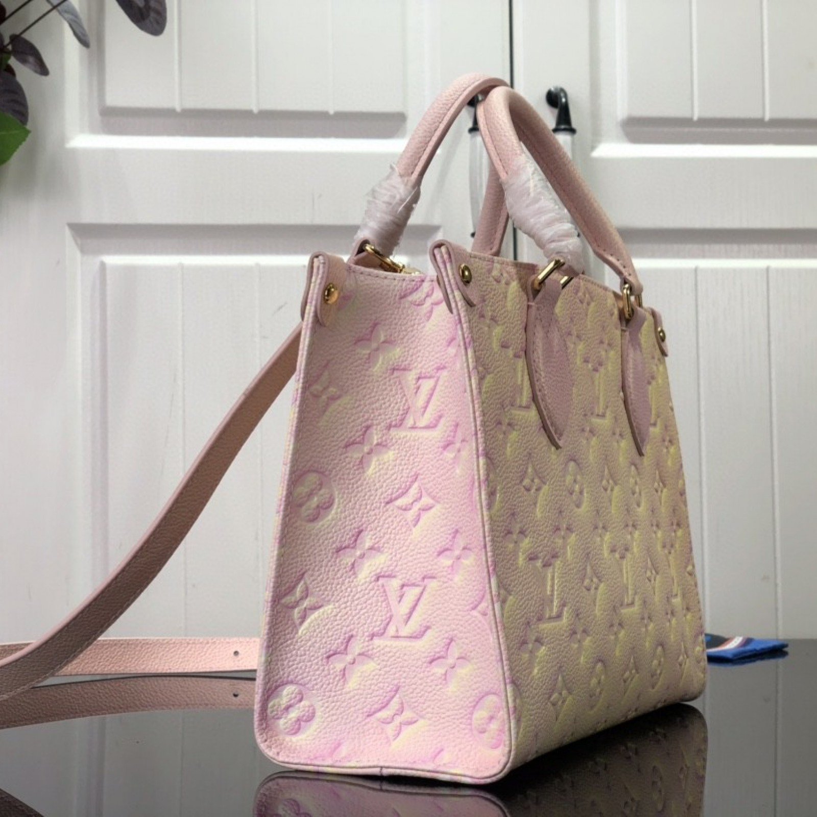 LV ONTHEGO PM M46168