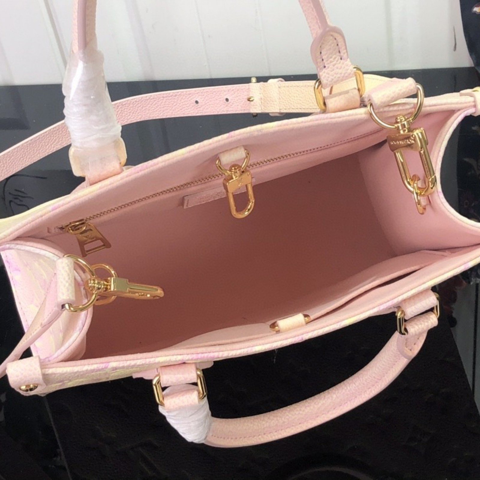 LV ONTHEGO PM M46168