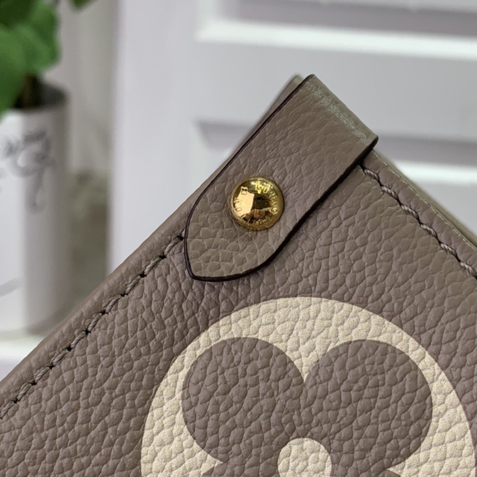 LV ONTHEGO m23937
