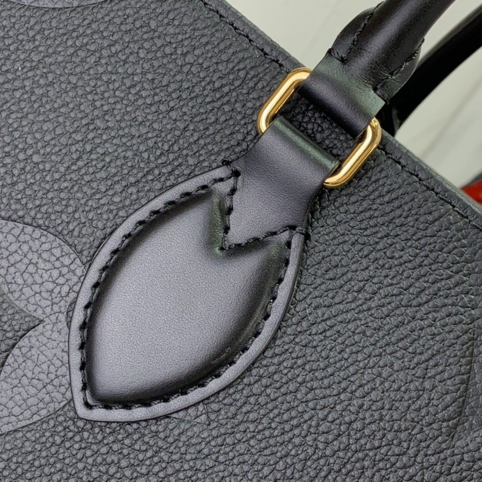 LV ONTHEGO m23937