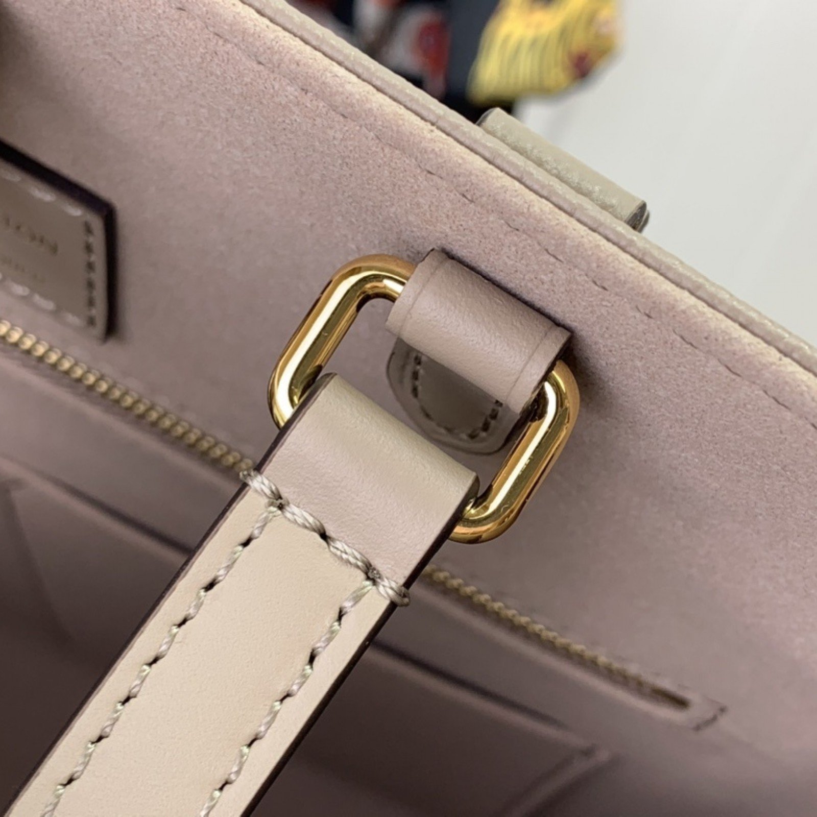 LV ONTHEGO m23937