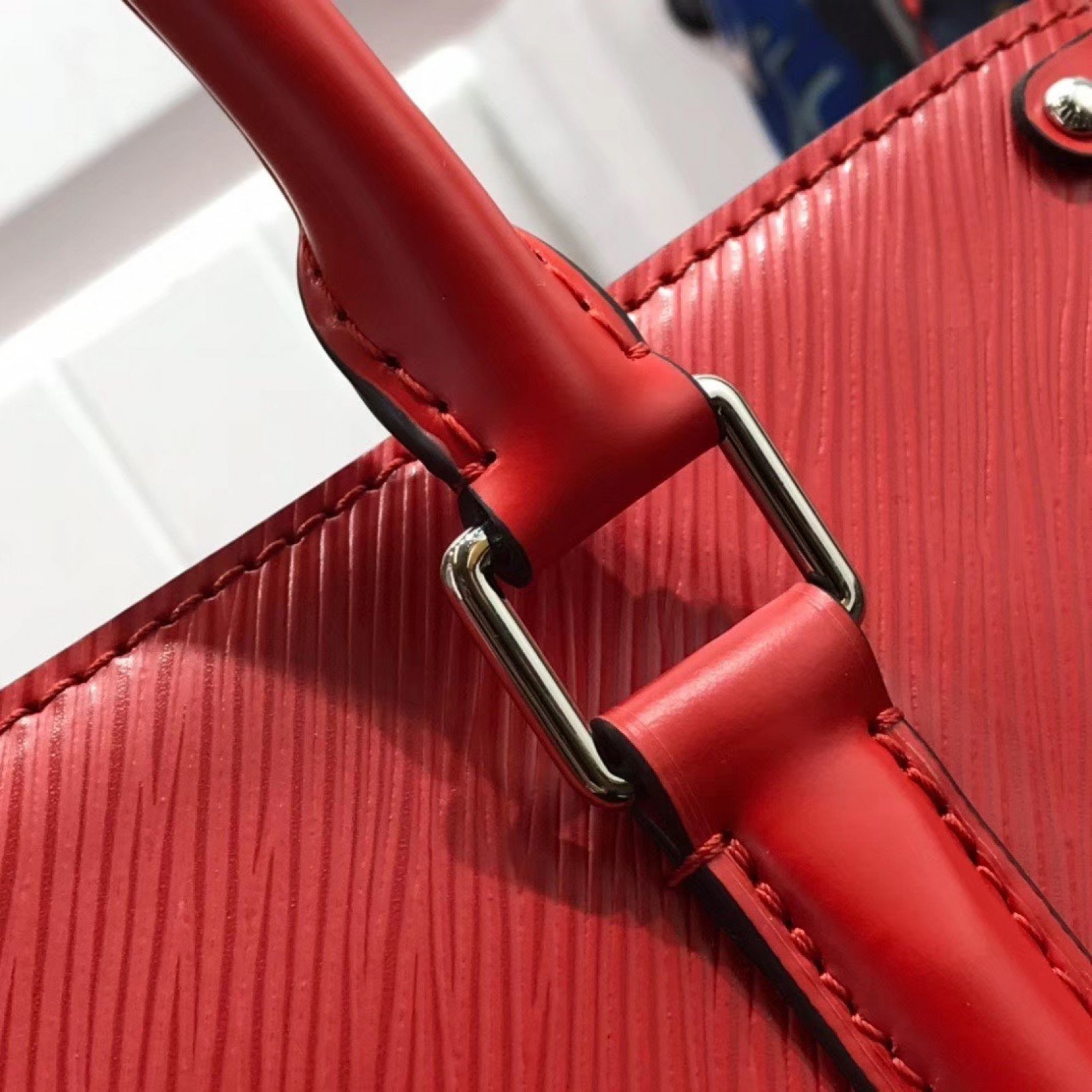 LV OPEN HANDBAG M55613W