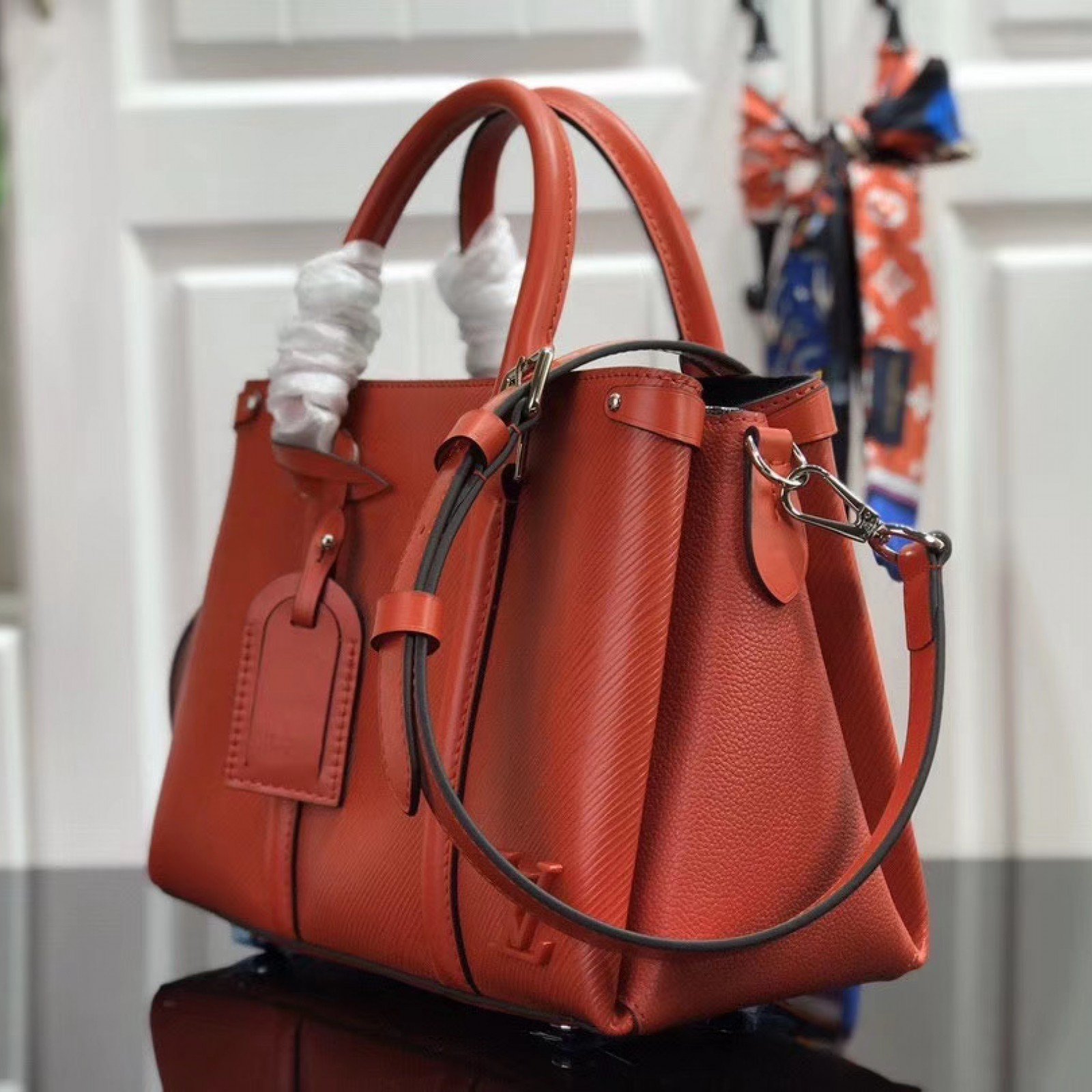 LV OPEN HANDBAG M55613W