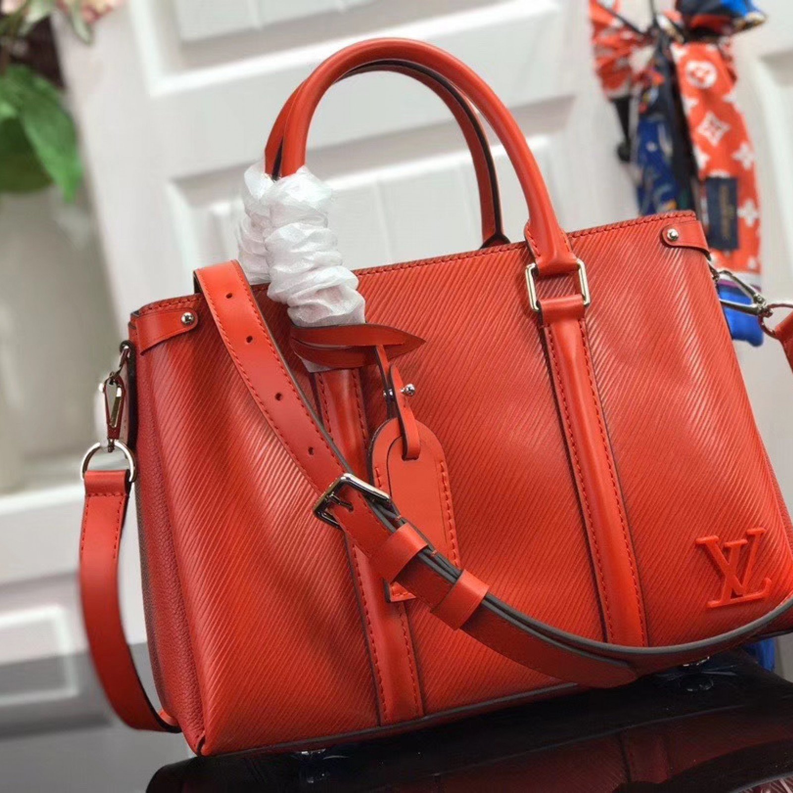 LV OPEN HANDBAG M55613W