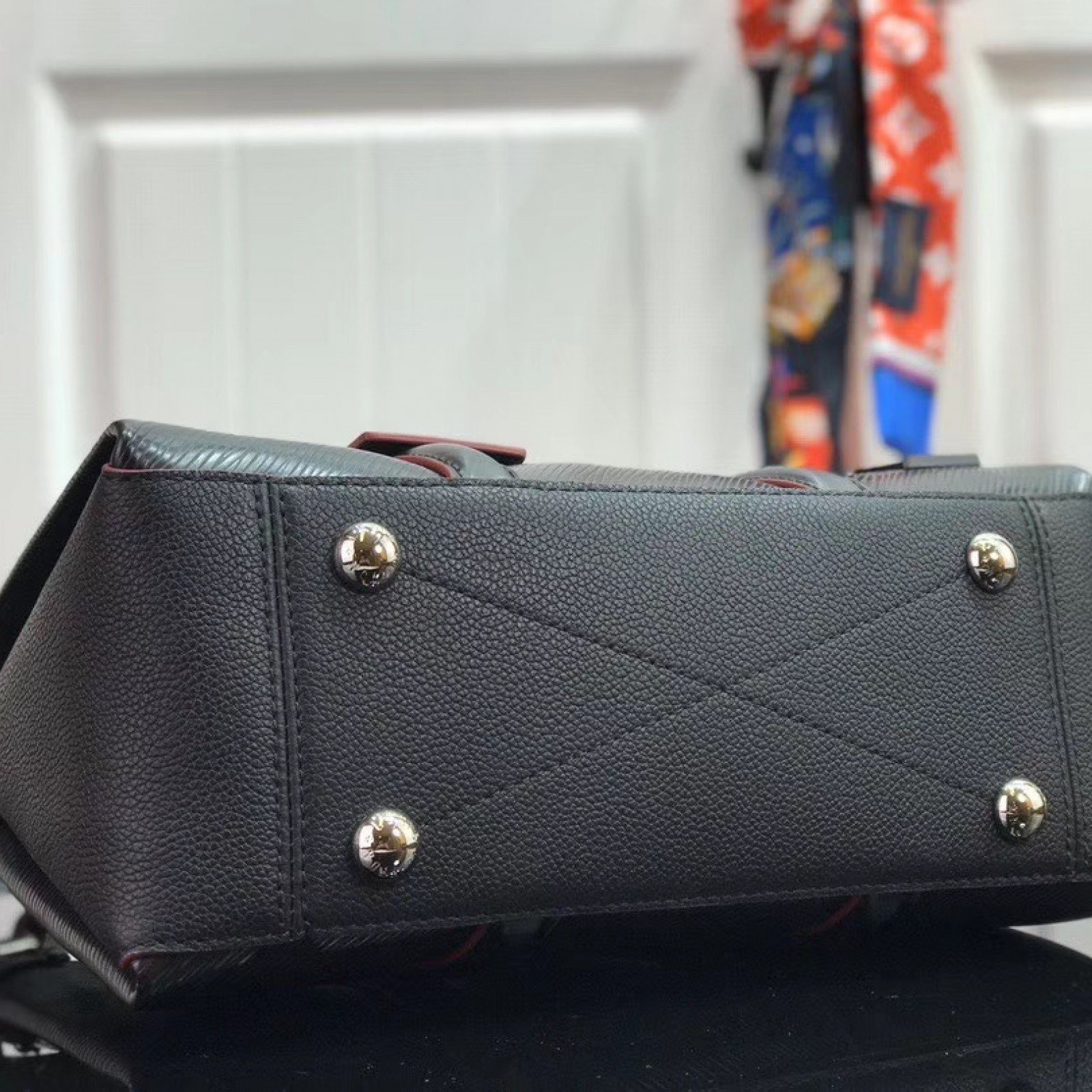 LV OPEN HANDBAG M55613W