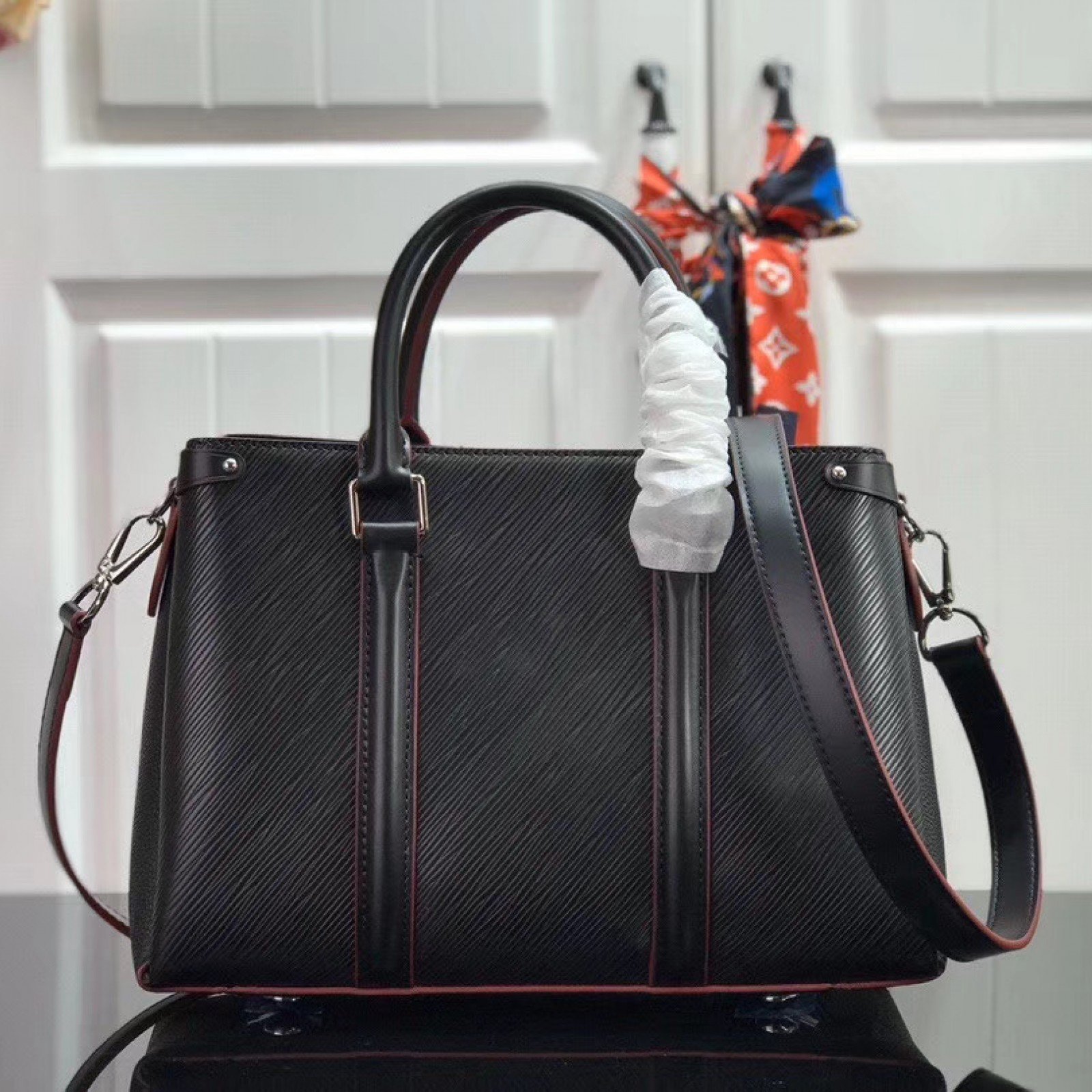 LV OPEN HANDBAG M55613W