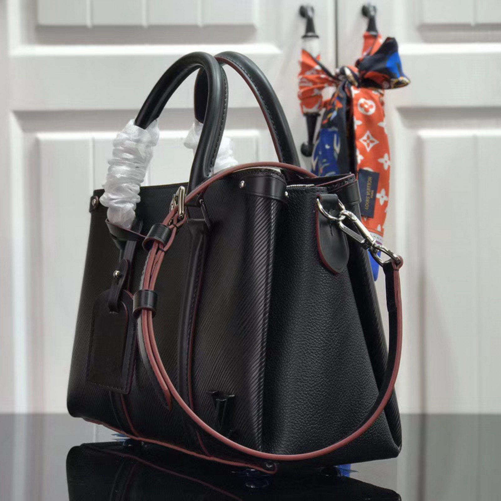 LV OPEN HANDBAG M55613W