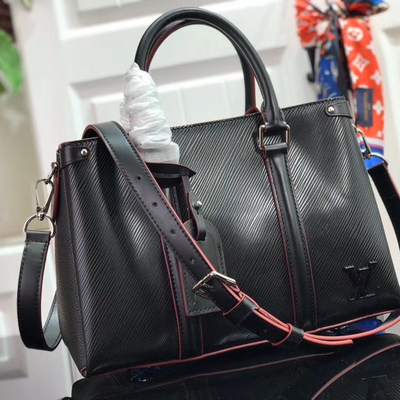 LV OPEN HANDBAG M55613W