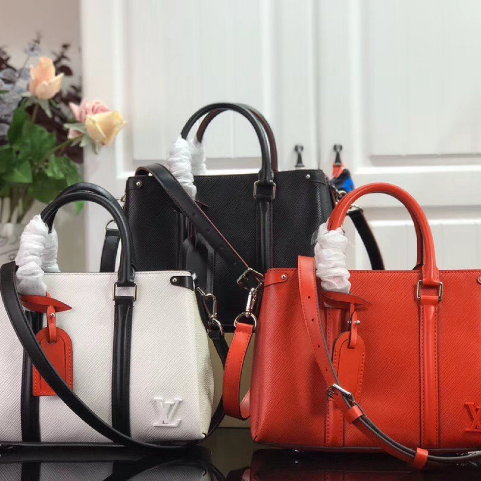 LV OPEN HANDBAG M55613W
