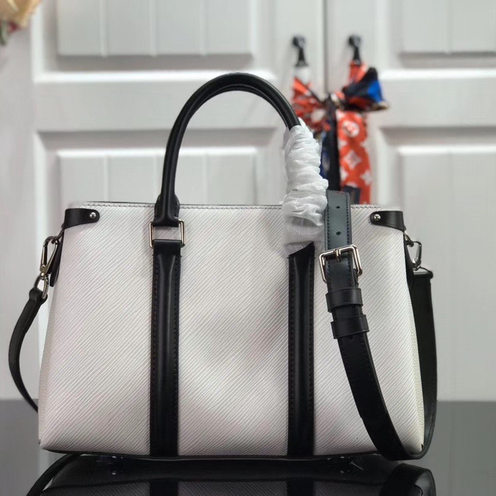 LV OPEN HANDBAG M55613W