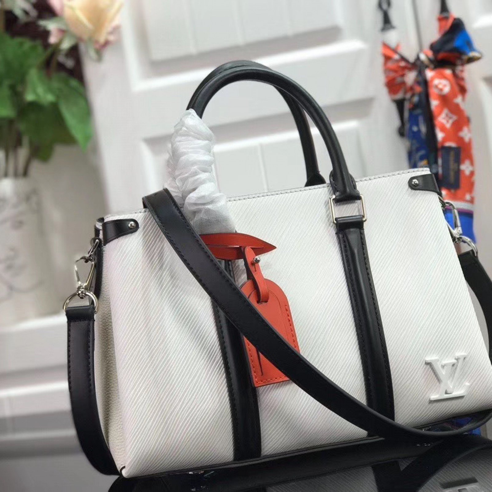 LV OPEN HANDBAG M55613W