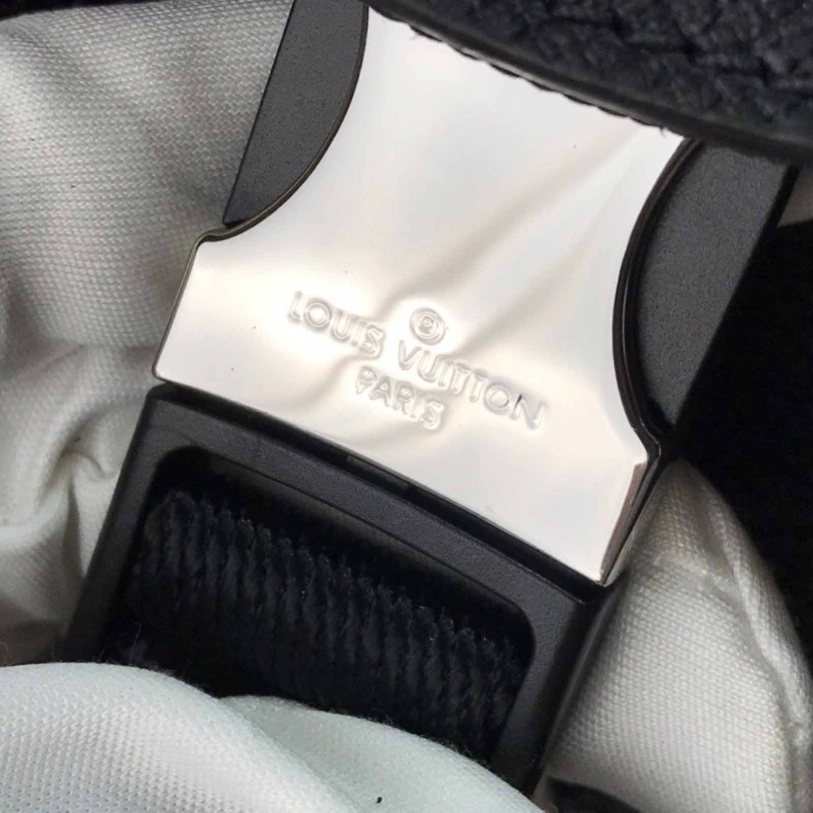 LV OUTDOOR BACKPACK M30417