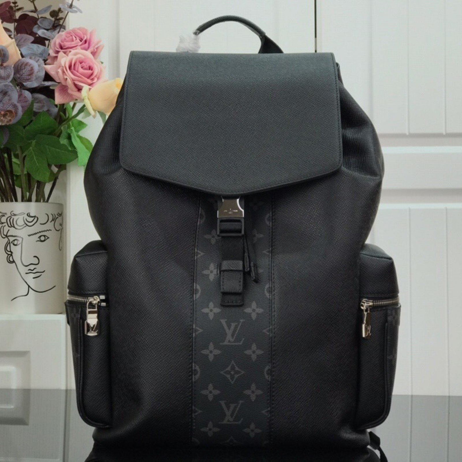 LV OUTDOOR BACKPACK M30417