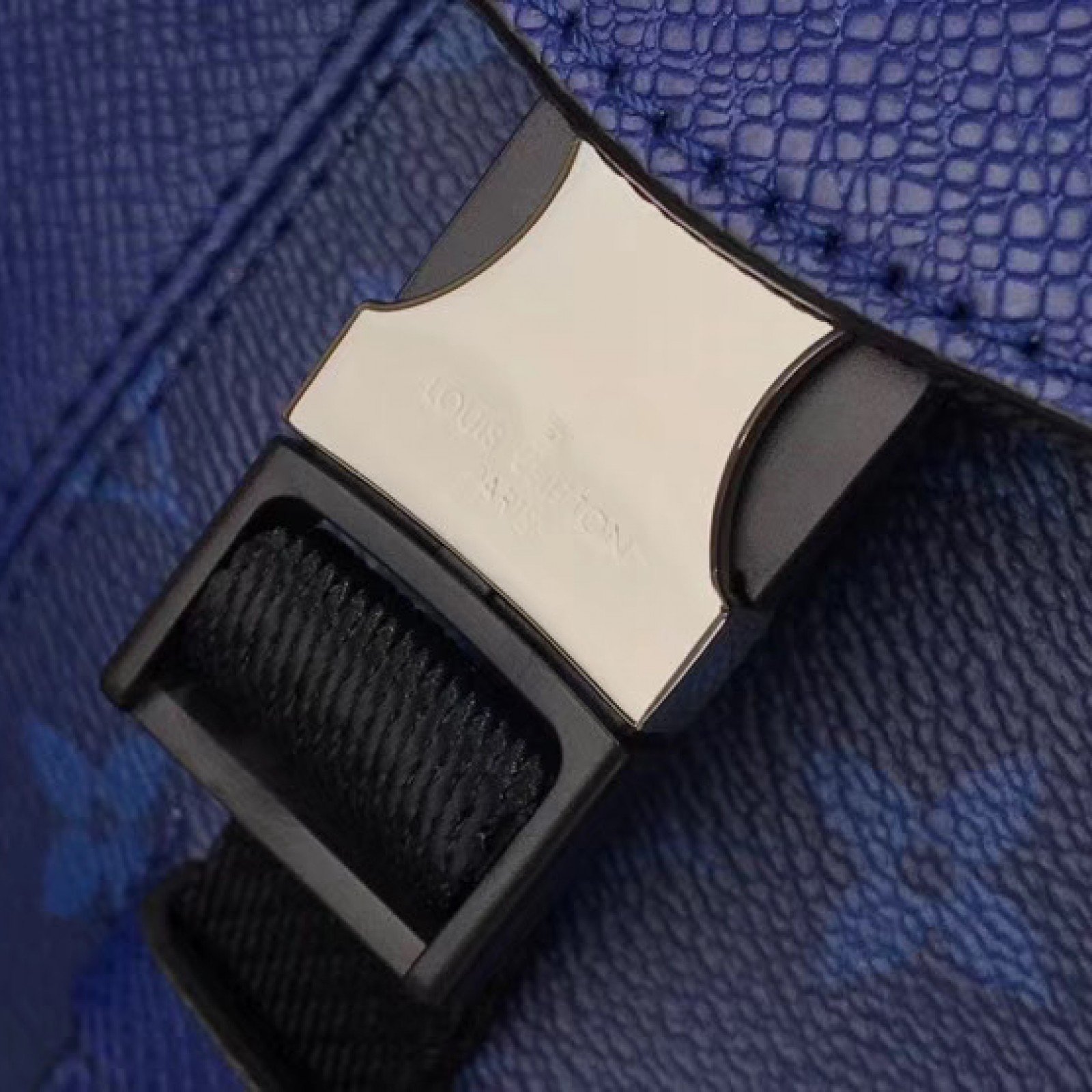 LV OUTDOOR BACKPACK M30417