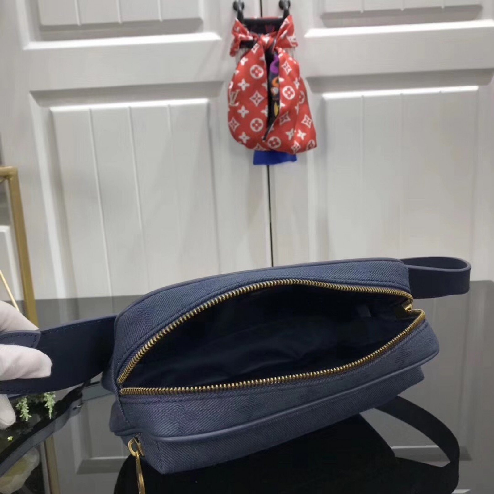 LV OUTDOOR BUMBAG M44741