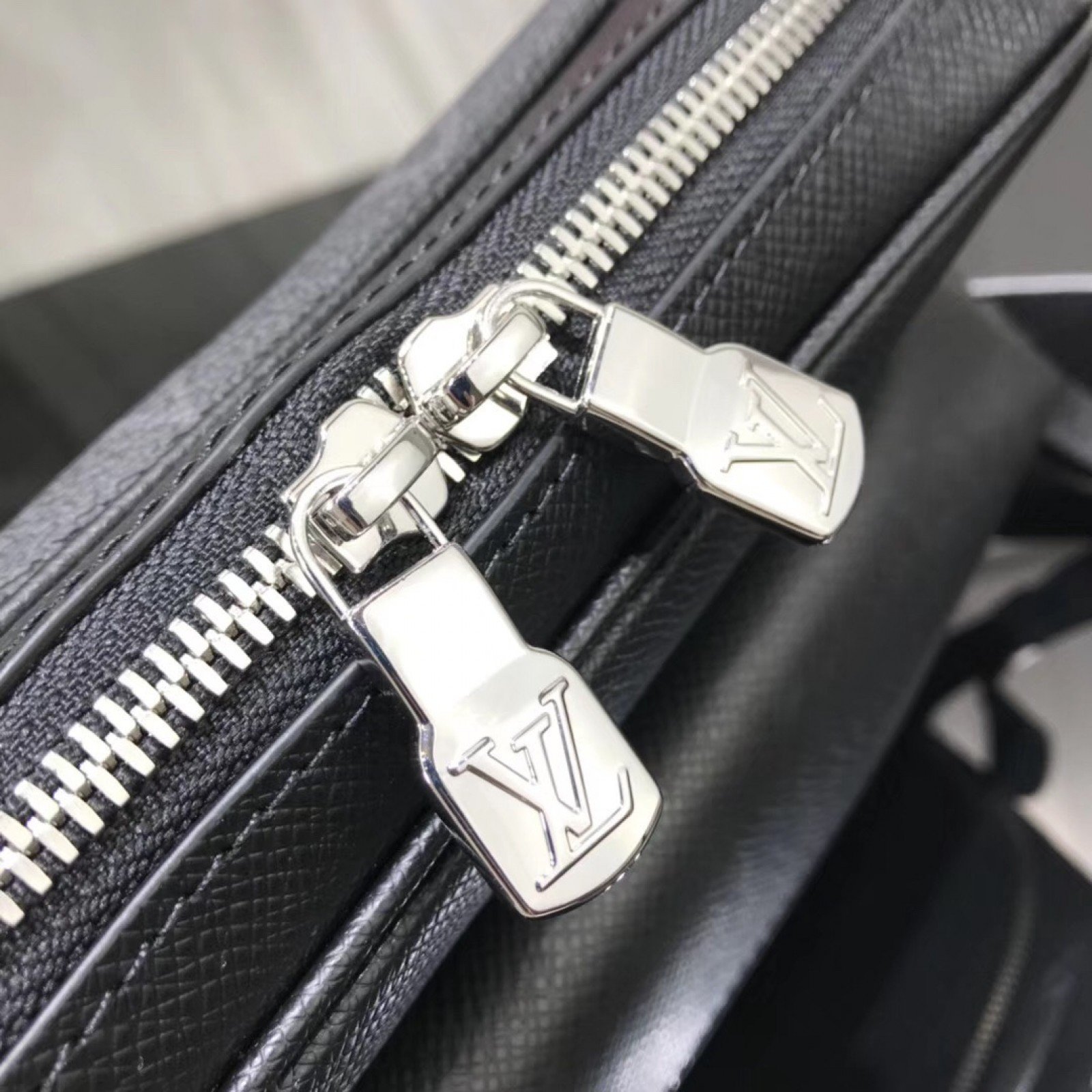 LV OUTDOOR M30243