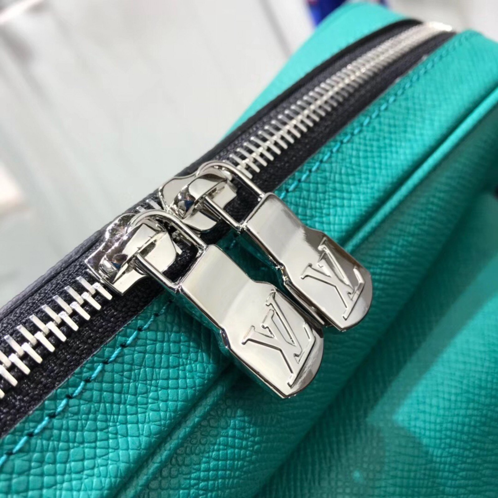 LV OUTDOOR M30243