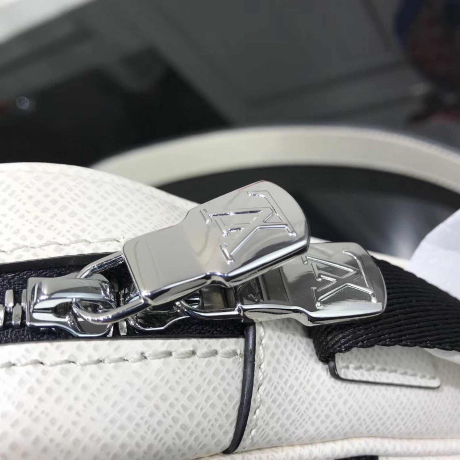 LV OUTDOOR M30243