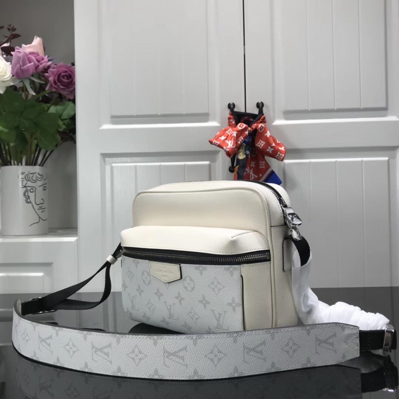 LV OUTDOOR M30243