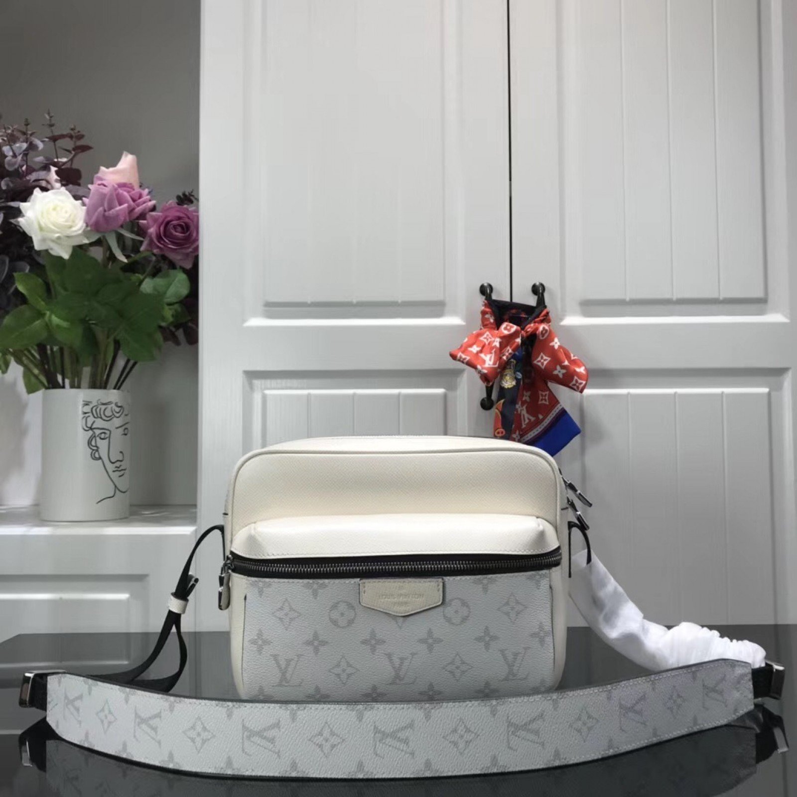 LV OUTDOOR M30243