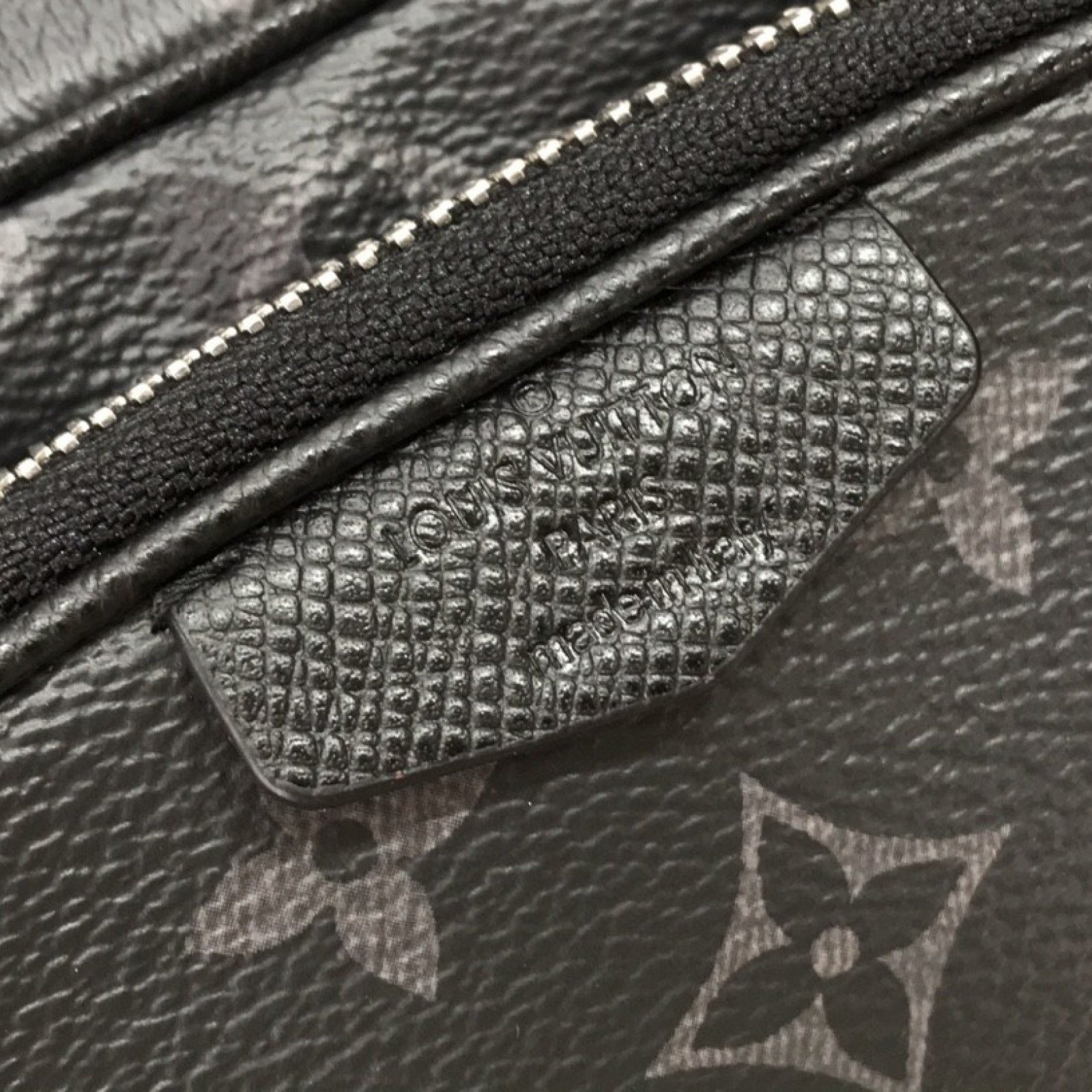 LV OUTDOOR POUCH M30755