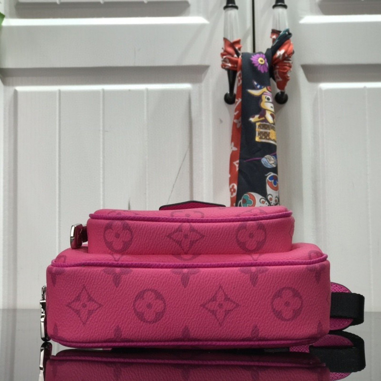 LV OUTDOOR POUCH M30755