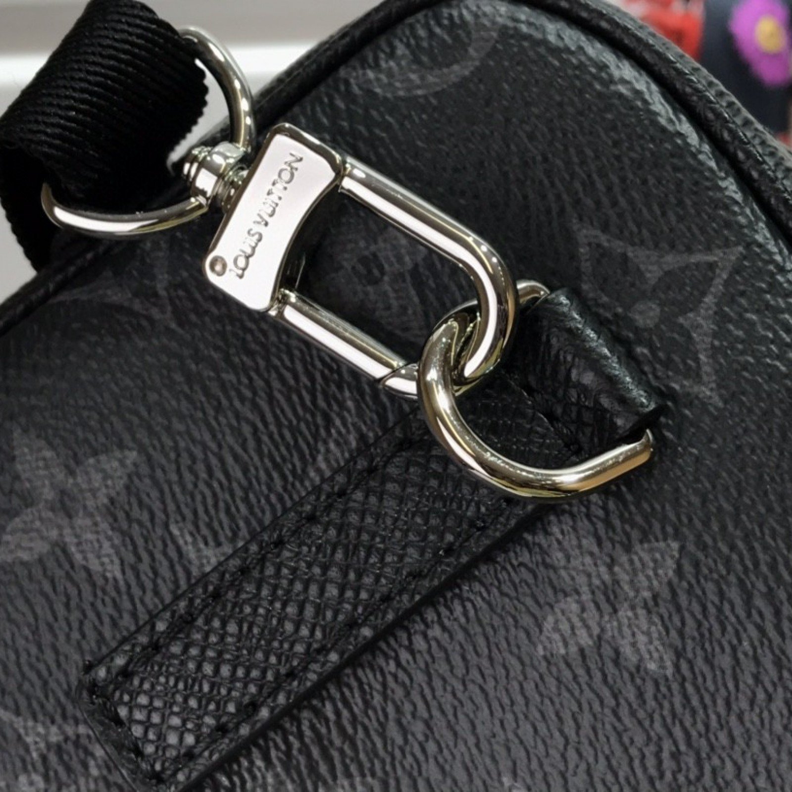 LV OUTDOOR POUCH M30755