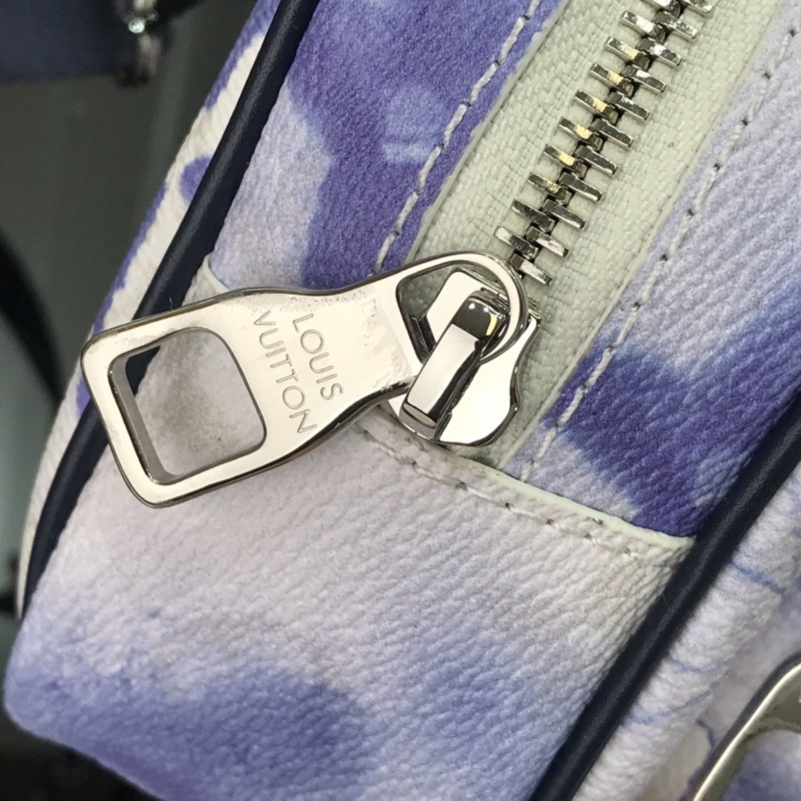 LV OUTDOOR POUCH M45763