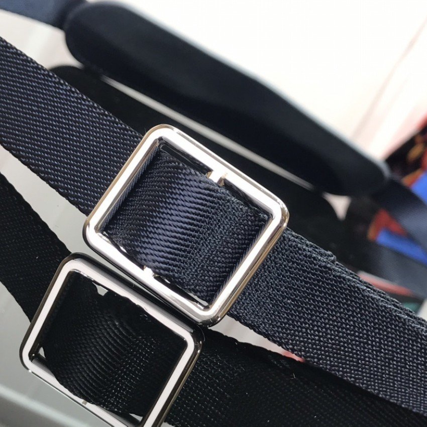 LV OUTDOOR POUCH M45763