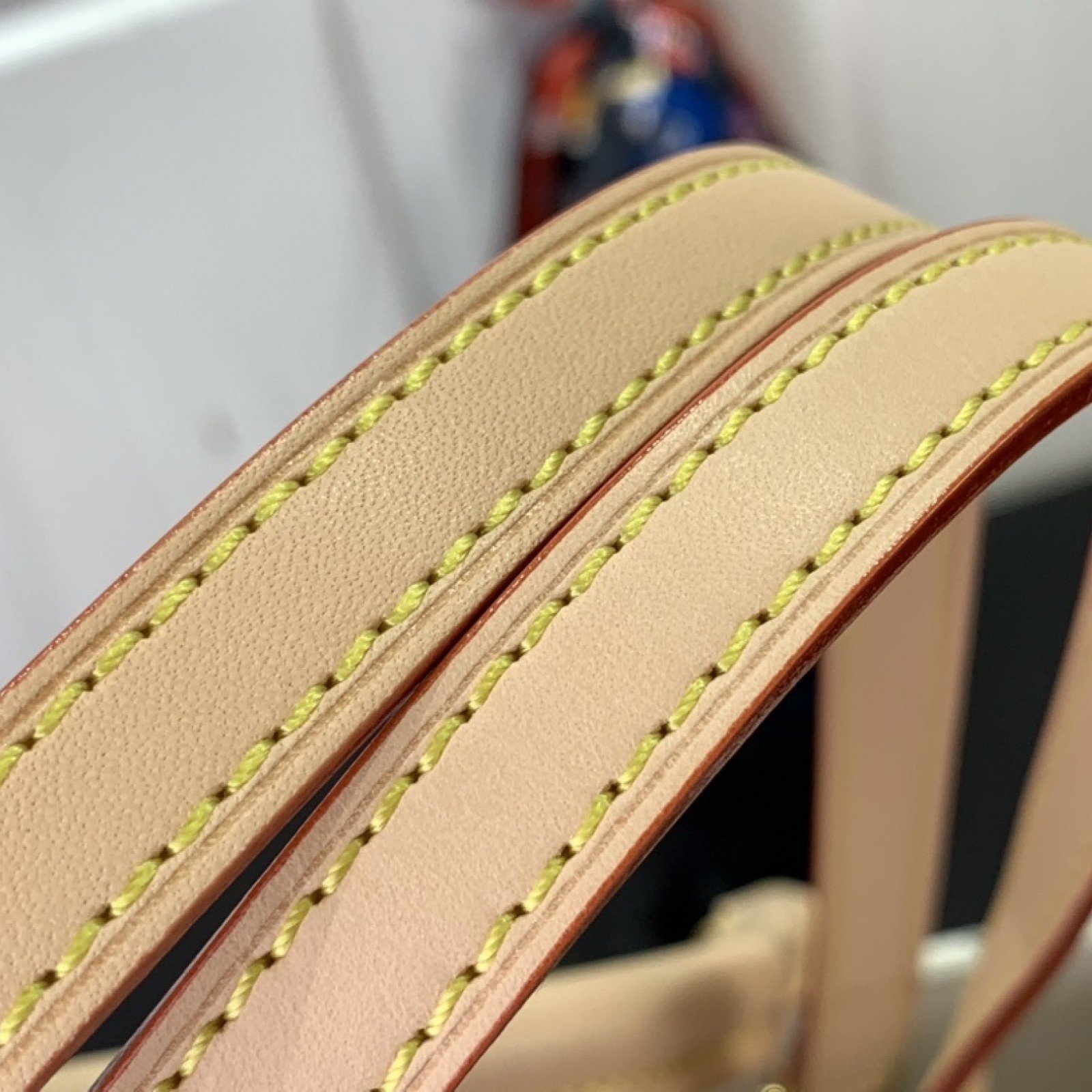 LV OnTheGo MM m24708