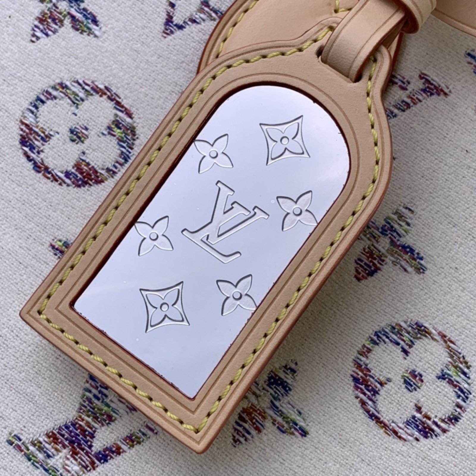LV OnTheGo MM m24708