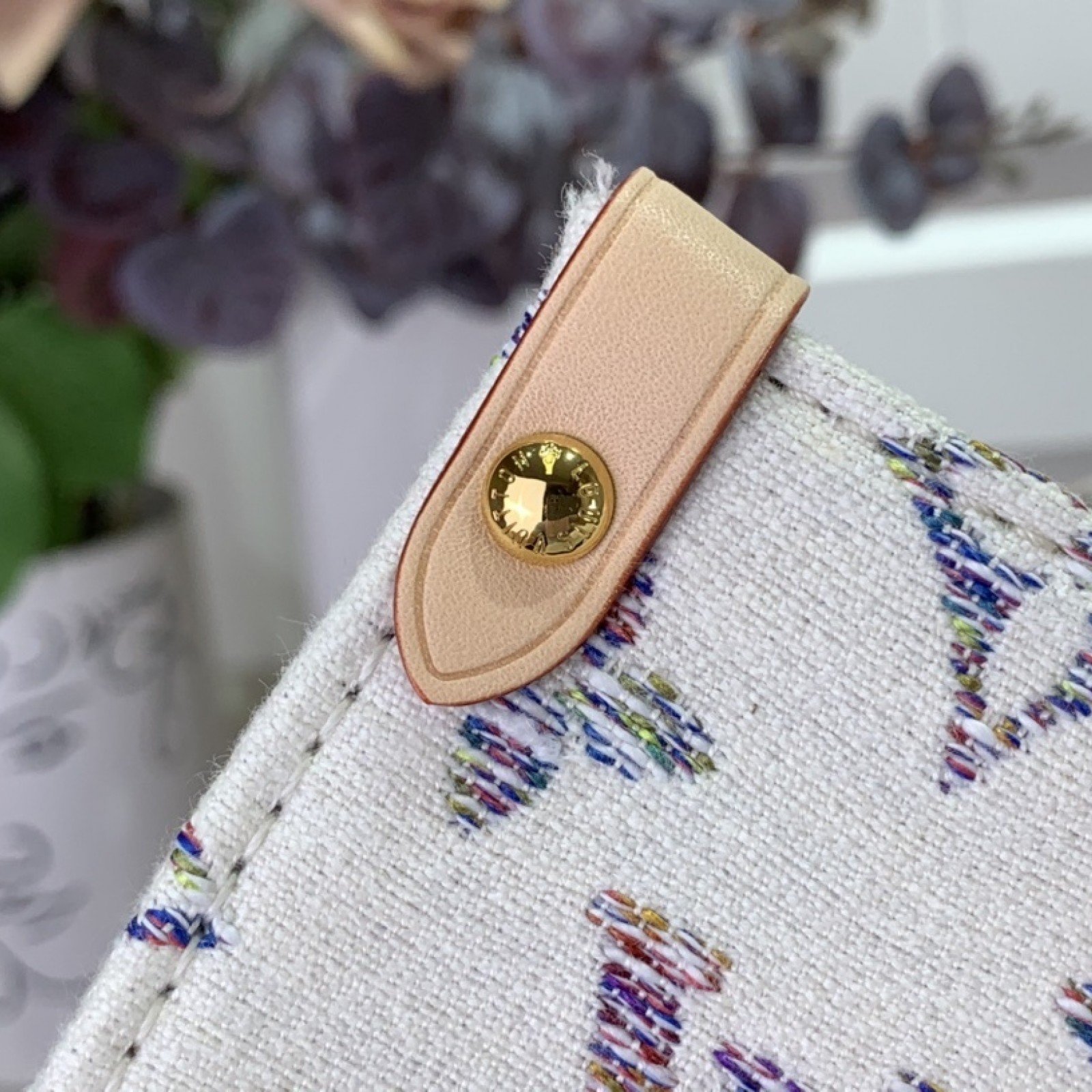 LV OnTheGo MM m24708