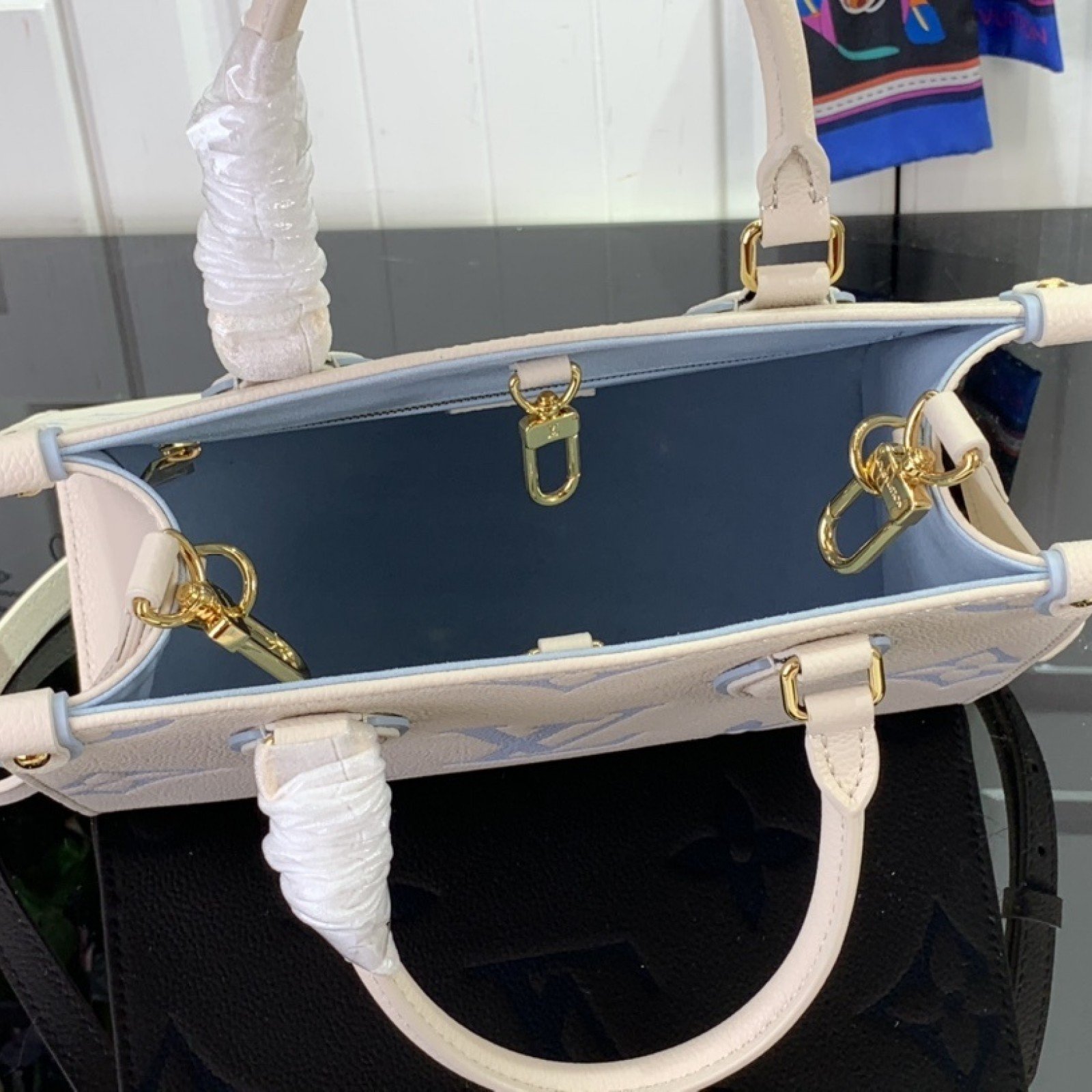LV Onthego mini M45653
