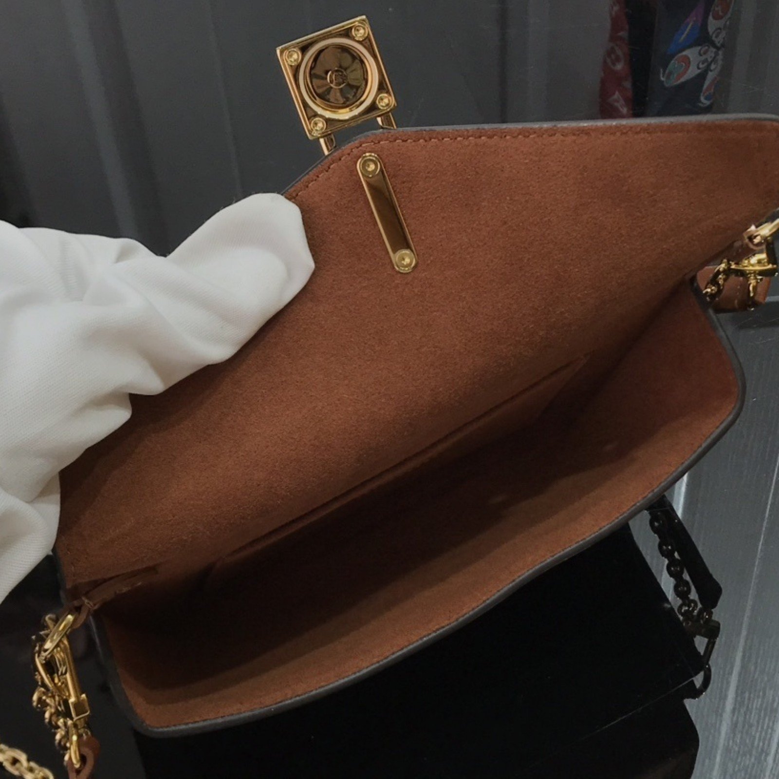 LV PADLOCK ON STRAP BAG M80559