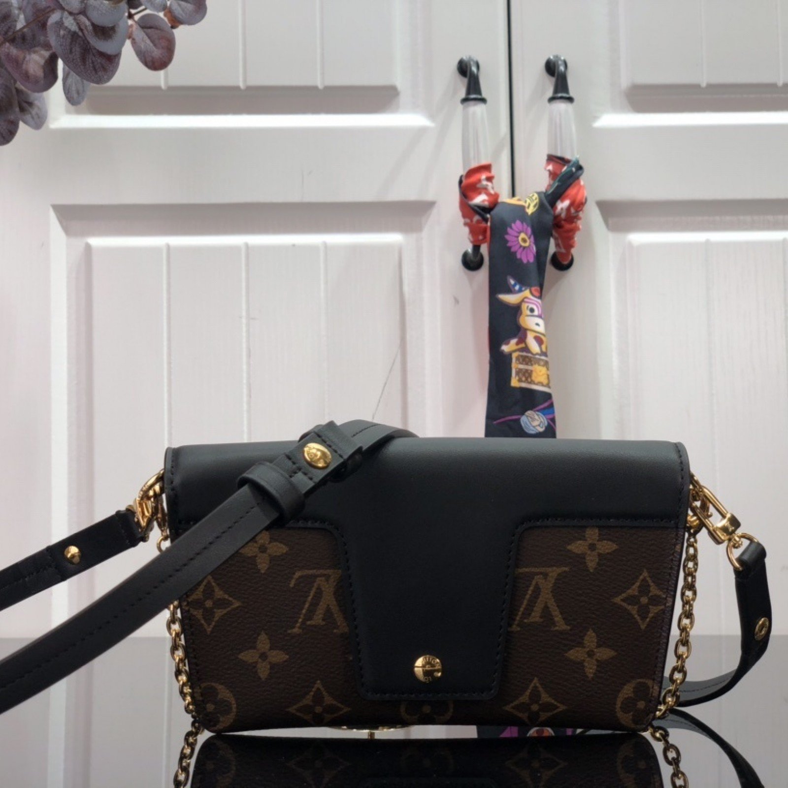 LV PADLOCK ON STRAP BAG M80559