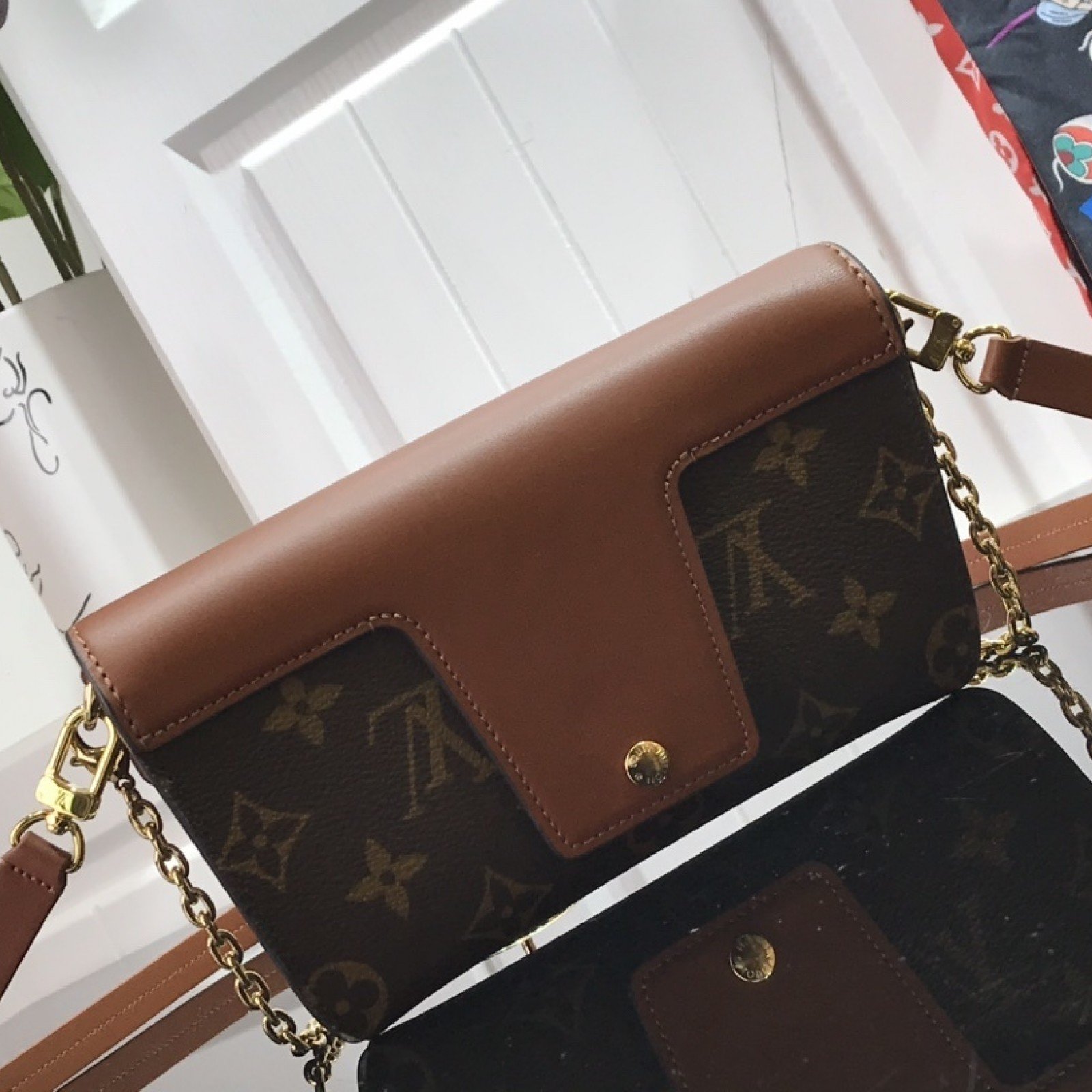 LV PADLOCK ON STRAP BAG M80559
