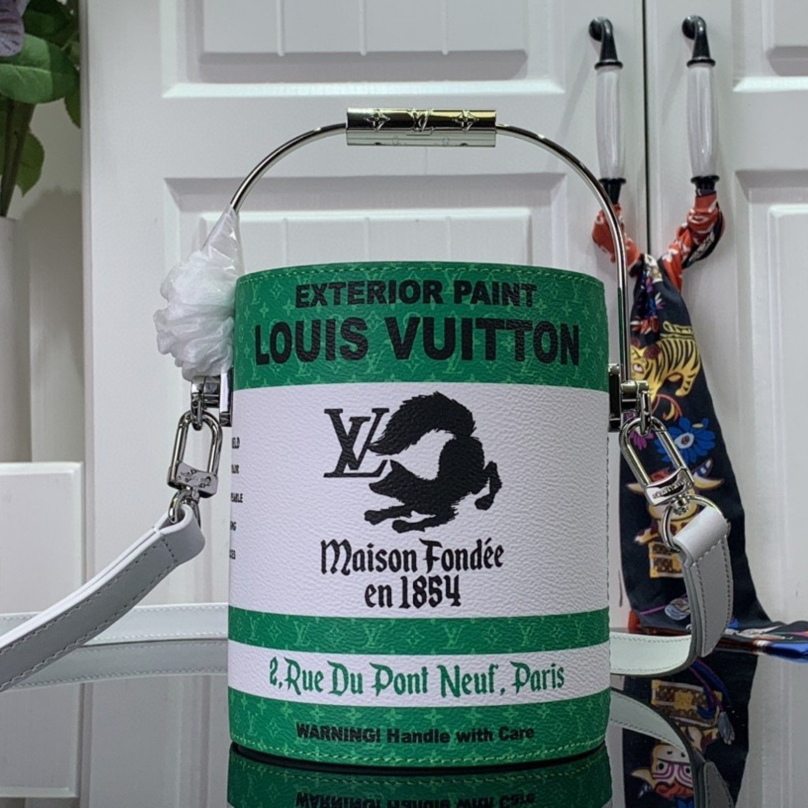 LV PAINT CAN M81592