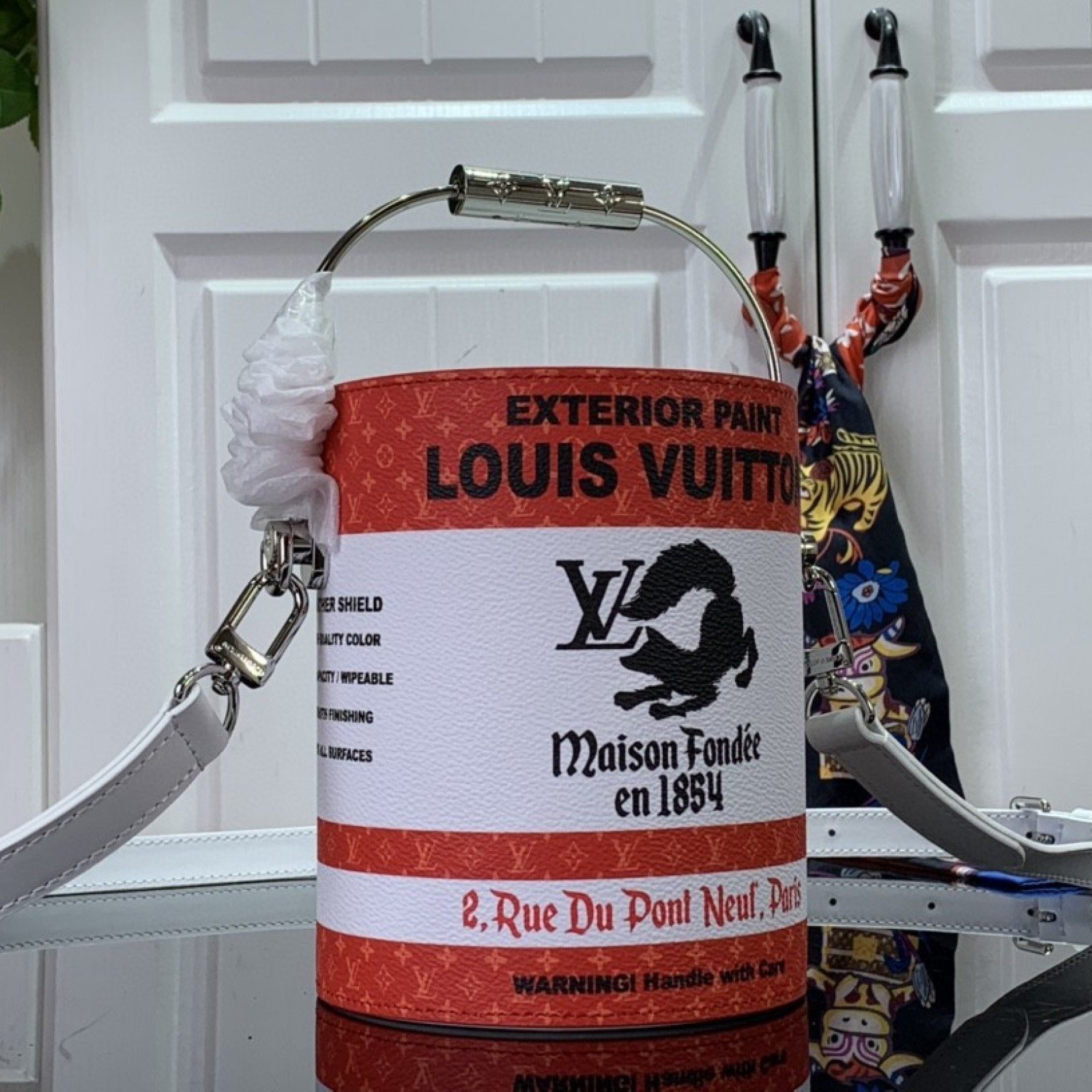 LV PAINT CAN M81592