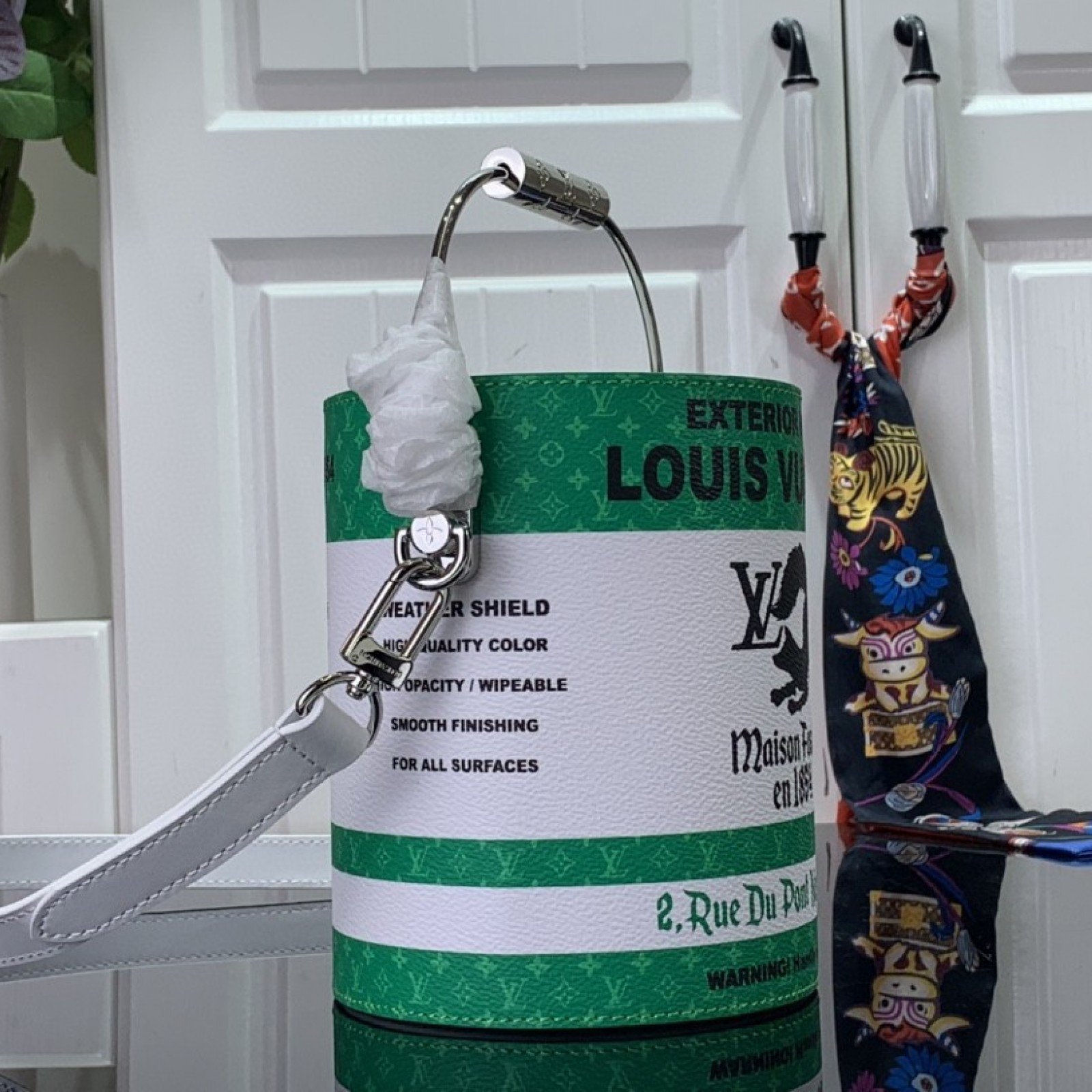 LV PAINT CAN M81592