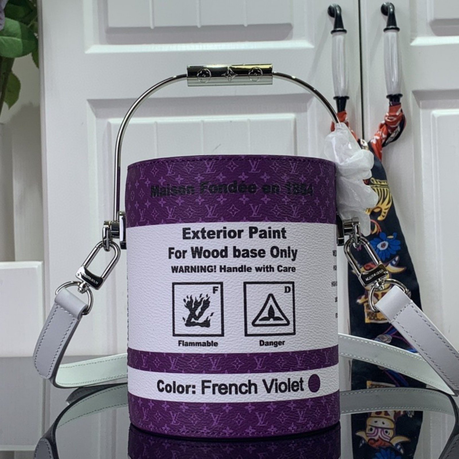 LV PAINT CAN M81592