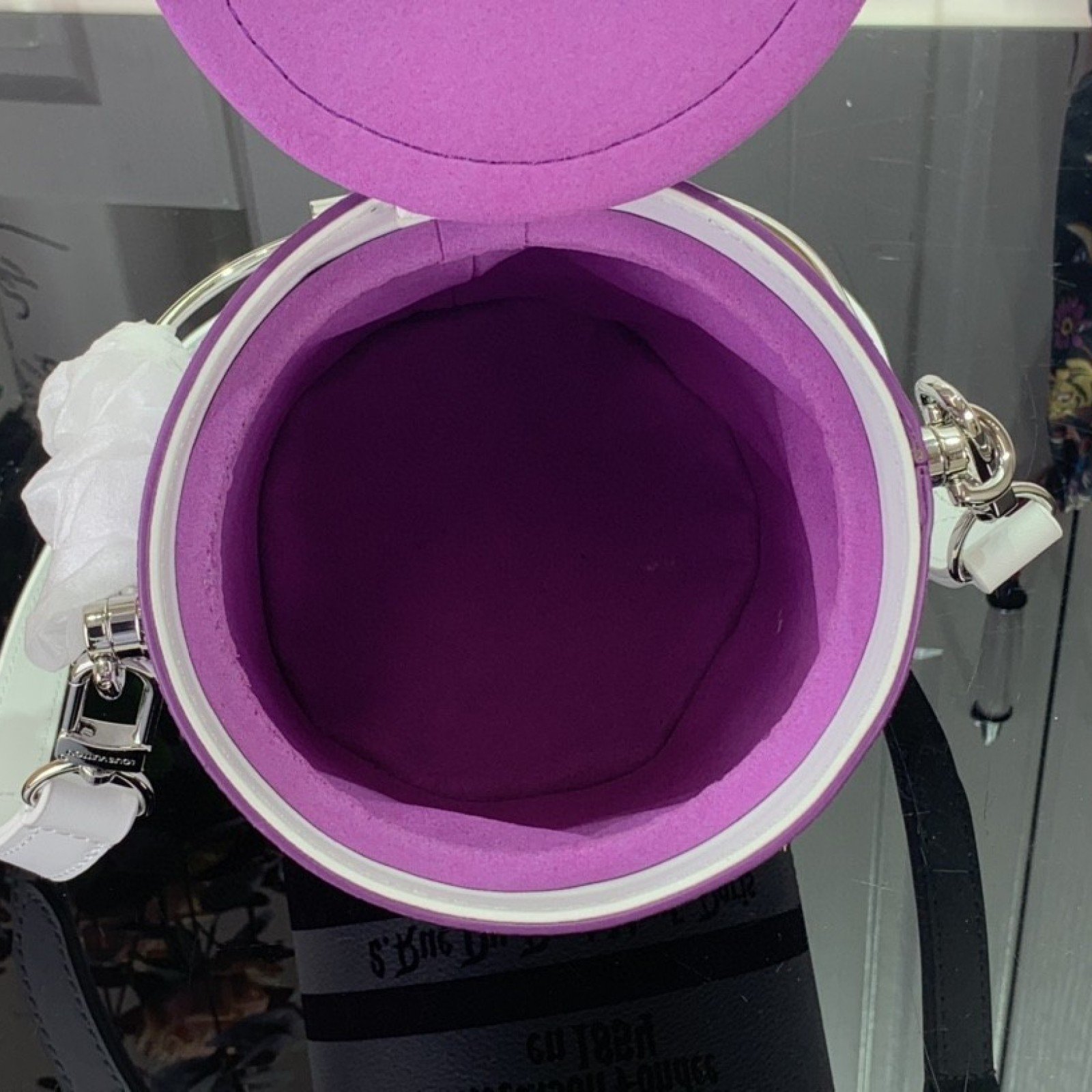 LV PAINT CAN M81592