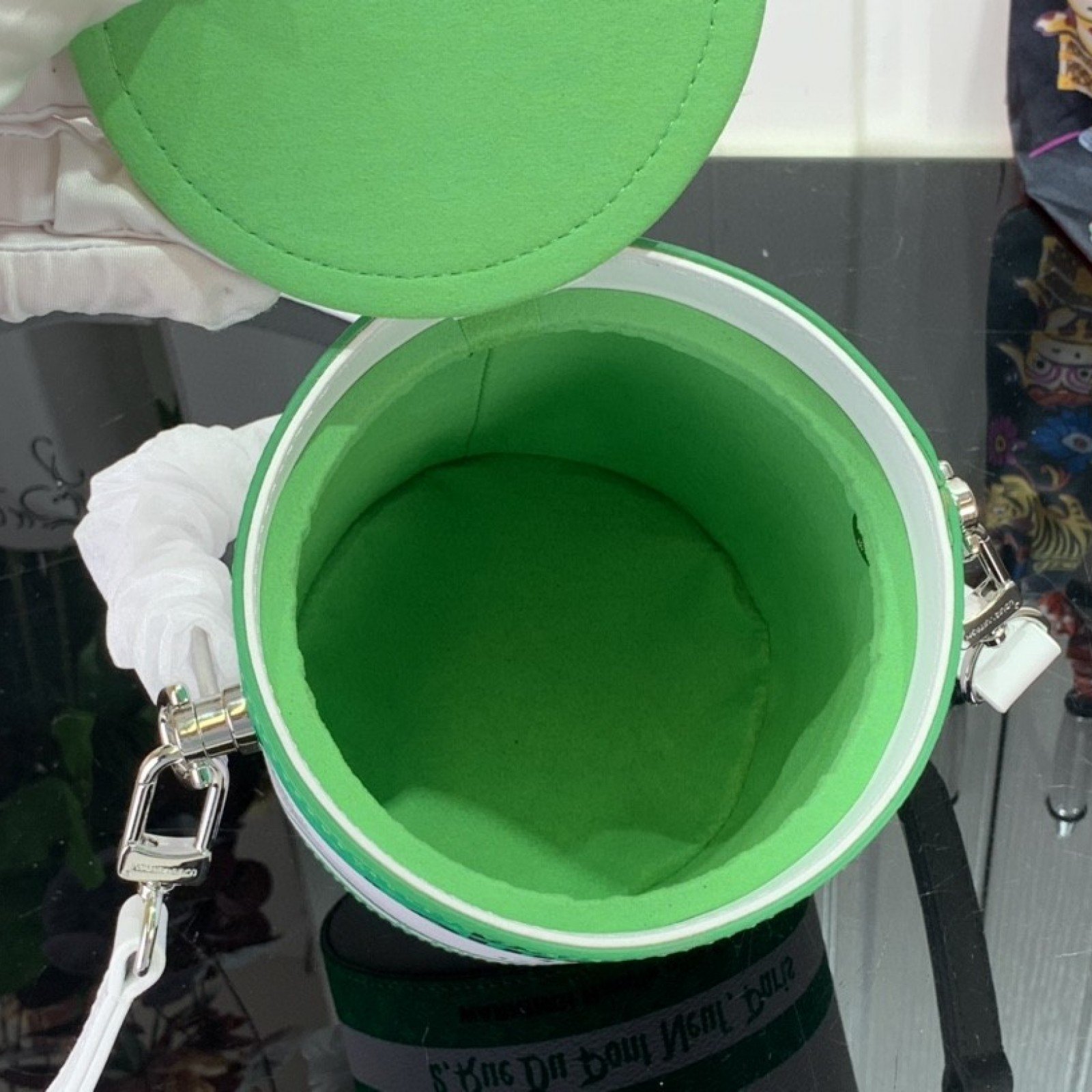 LV PAINT CAN M81592