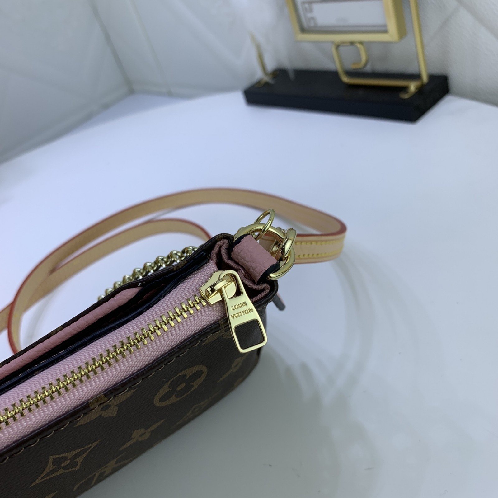 LV PALLS CLUTH M41638